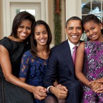 Offizielles Foto der Familie Obama (2011); Foto Pete Souza[Public domain], via Wikimedia Commons