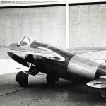 Heinkel He 178, Bei der He 178 handelte es sich um ein sehr kleines Flugzeug. By Heinkel (U.S. Air Force photo no. 050602-F-1234P-002 [1]) [Public domain], via Wikimedia Commons
