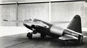 Heinkel He 178, Bei der He 178 handelte es sich um ein sehr kleines Flugzeug. By Heinkel (U.S. Air Force photo no. 050602-F-1234P-002 [1]) [Public domain], via Wikimedia Commons