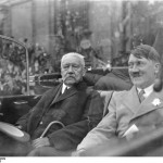 Reichspräsident von Hindenburg und Adolf Hitler (Mai 1933) Bundesarchiv, Bild 102-14569 / CC BY-SA 3.0 [CC BY-SA 3.0 de], via Wikimedia Commons