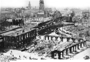 Rotterdam nach dem Luftangriff (Mai 1940). Bundesarchiv, Bild 146-2005-0003 / CC-BY-SA [CC BY-SA 3.0 de], via Wikimedia Commons
