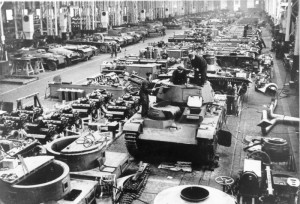 Rüstungsproduktion: Herstellung von Panzerfahrzeugen bei Rheinmetall im Dritten Reich. Bundesarchiv, Bild 183-L04352 / CC-BY-SA [CC BY-SA 3.0 de], via Wikimedia Commons