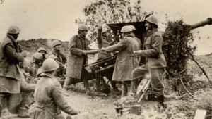 Griechische Artillerie im November 1940 am Berg Morava in Albanien. See page for author [Public domain], via Wikimedia Commons