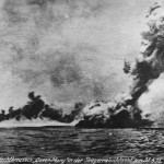 Explosion des britischen Schlachtkreuzers "HMS Queen Mary" während der Seeschlacht am Skagerrak am 31. Mai 1916. Von den 1.266 Besatzungsmitgliedern wurden nur 20 gerettet.  [Public domain], via Wikimedia Commons