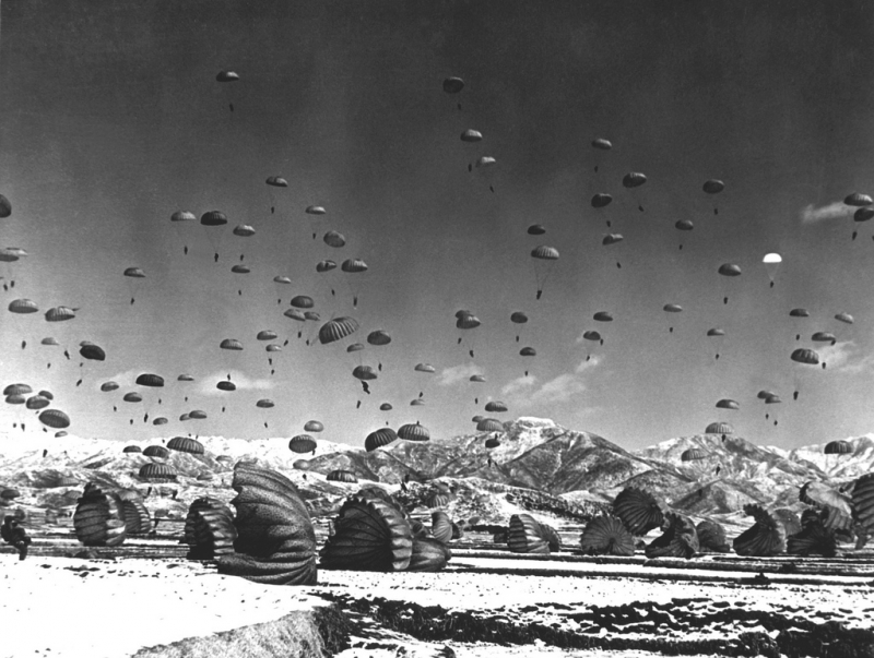 Fallschirmspringer, Koreakrieg U.S. Army Korea (Historical Image Archive) / Foter / CC BY-NC-ND