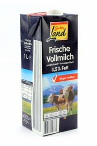 Milch, Frische Vollmilch 3,5% Fett Foter / CC BY