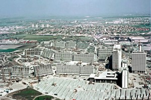 Olympisches Dorf im Bau (1971), By Richard Huber (Selbsterstelltes Bild) [CC BY-SA 3.0 or GFDL], via Wikimedia Commons