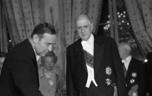 Empfang für Staatspräsident de Gaulle. Einweihung der deutschen Botschaftsresidenz, Palais Beauharnais, in Paris (1968). Bundesarchiv, B 145 Bild-F026330-0032 / Gathmann, Jens / CC-BY-SA [CC BY-SA 3.0 de], via Wikimedia Commons