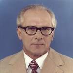Erich Honecker (1976), Bundesarchiv, Bild 183-R1220-401 / Unknown / CC-BY-SA 3.0 [CC BY-SA 3.0 de], via Wikimedia Commons