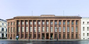 Fassade der ehem. Dt. Botschaft in St. Petersburg. By DmitriyGuryanov (Own work) [CC BY-SA 3.0], via Wikimedia Commons