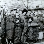 Befreite Häftlinge, Auschwitz-Birkenau, 1945. By Russian Government [Public domain or CC BY 3.0], via Wikimedia Commons