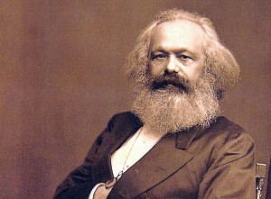 Karl Marx (1875; Fotografie von John Mayall jun.) John Jabez Edwin Mayall [Public domain], via Wikimedia Commons