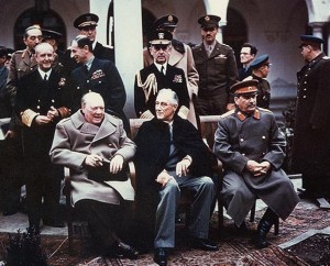 Februar 1945, Konferenz von Jalta: Winston Churchill, Franklin Roosevelt und Joseph Stalin. See page for author [Public domain], via Wikimedia Commons