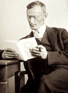 Hermann Hesse (1929). By Gret Widmann (†1931) [Public domain], via Wikimedia Commons