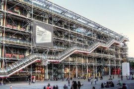 Rohe und technizistische Außengestaltung des Pariser »Centre Pompidou« erregt Anstoß