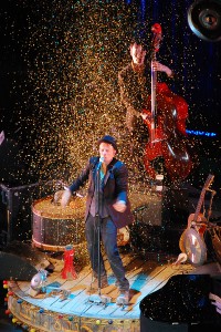 Tom Waits bei der Glitter and Doom Tour, 2008. By Gut (Anna Wittenberg) (Own work) [CC BY 3.0], via Wikimedia Commons