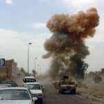 Ein Autobombenanschlag in Süd-Irak. By SPC Ronald Shaw Jr., U.S. Army (DOD Defense Visual Information Center) [Public domain], via Wikimedia Commons