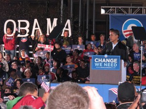 US-Präsidentschaftswahlkampf: Barack Obama in Cleveland, Ohio am 2. November 2008. TonyTheTiger at English Wikipedia [CC BY-SA 3.0 or GFDL], via Wikimedia Commons