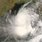 Zyklon Nargis am 1. Mai. By NASA [Public domain], via Wikimedia Commons