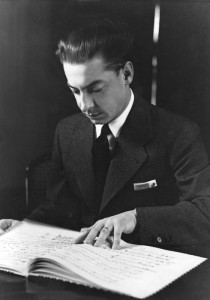 Herbert von Karajan, 1938. Bundesarchiv, Bild 183-S47421 / CC-BY-SA 3.0 [CC BY-SA 3.0 de], via Wikimedia Commons