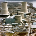 Kernkraftwerk von Three Mile Island, in dem es 1979 zur Kernschmelze kam. Etwa 10 km südöstlich von Harrisburg, USA. By United States Department of Energy [Public domain], via Wikimedia Commons