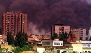 Kampfeinsatz der NATO in Jugoslawien: Bombardierung der Stadt Novi Sad. By Darko Dozet (Own work) [GFDL or CC BY-SA 3.0], via Wikimedia Commons