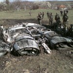 Kosovokrieg: Abgeschossene MiG-29 des Piloten Zoran Radosavljevic vom 26. März 1999 bei Ugljevik in Bosnien. By DoD photo by Spc. Tracy Trotter, U.S. Army [Public domain], via Wikimedia Commons
