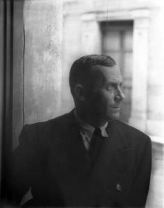 Joan Miró, Barcelona, 1935. Fotoporträt von Carl van Vechten. Carl Van Vechten [Public domain], via Wikimedia Commons