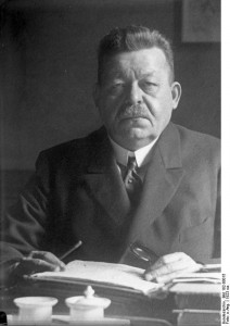 Reichspräsident Friedrich Ebert (1925). Bundesarchiv, Bild 102-00015 / CC-BY-SA 3.0 [CC BY-SA 3.0 de], via Wikimedia Commons