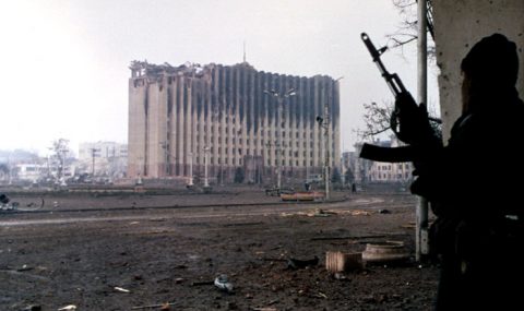 Vorläufiger Frieden in Tschetschenien, andere Krisen bleiben bestehen