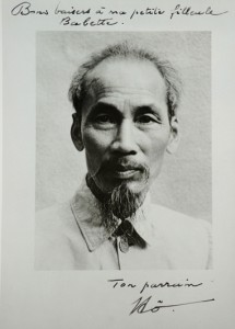 Hồ Chí Minh im Jahre 1946. See page for author [Public domain], via Wikimedia Commons