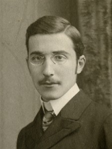 Stefan Zweig um 1900. By Kunst Salon Pictzner (cropped from File:Stefan Zweig 1900.jpg) [Public domain], via Wikimedia Commons