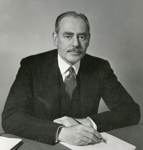 Dean Acheson als US-Außenminister. By U.S. Department of State from United States (Dean G. Acheson, U.S. Secretary of State) [Public domain], via Wikimedia Commons