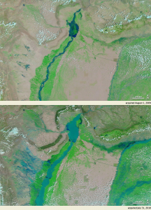 Satellitenbilder des Oberlaufes des Indus vom 1. August 2009 (oben) und vom 31. Juli 2010 (unten). By MODIS Rapid Response Team (NASA Earth Observatory) [Public domain], via Wikimedia Commons
