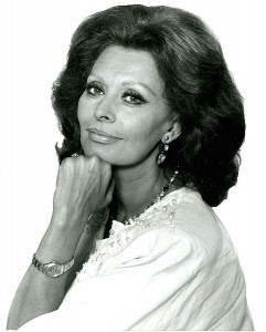 Sophia Loren; Porträt von Allan Warren (1986). By Allan warren (Own work) [CC BY-SA 3.0 or GFDL], via Wikimedia Commons