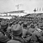 Aufnahme aus der Menge wahrscheinlich beim Reichsparteitag September 1935, von Kurt Wittig (Privataufnahme) [Public domain], via Wikimedia Commons