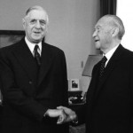 Der französische Staatspräsident Charles de Gaulle und Bundeskanzler Konrad Adenauer 1958, Bundesarchiv, B 145 Bild-F015892-0010 / Ludwig Wegmann / CC-BY-SA 3.0 [CC BY-SA 3.0 de], via Wikimedia Commons