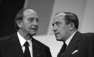Hans Filbinger (links) zusammen mit Werner Dollinger auf einem CDU-Parteitag im Oktober 1978. Bundesarchiv, B 145 Bild-F054633-0026 / Engelbert Reineke / CC-BY-SA 3.0 [CC BY-SA 3.0 de], via Wikimedia Commons