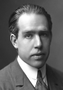 Niels Bohr (1922). By The American Institute of Physics credits the photo [1] to AB Lagrelius & Westphal, which is the Swedish company used by the Nobel Foundation for most photos of its book series Les Prix Nobel. (Niels Bohr's Nobel Prize biography, from 1922) [Public domain], via Wikimedia Commons