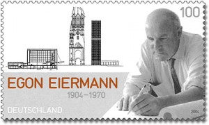 Egon Eiermann auf einer deutschen Briefmarke aus dem Jahr 2004, By Carsten Wolff für das Bundesministerium der Finanzen und die Deutsche Post AG (Deutsche Post AG) [Public domain], via Wikimedia Commons