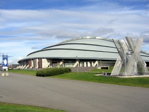 Eisschnelllaufhalle „Wikingerschiff“ in Hamar, Norwegen - Aconcagua [GFDL or CC BY-SA 3.0], from Wikimedia Commons