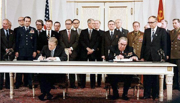 12. Dezember 1979: NATO: Erst nachrüsten – dann verhandeln