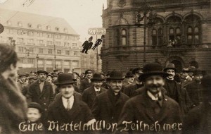 Demonstration in Berlin gegen den Kapp-Putsch - Original photograph uncredited. Scan by Ning-ning. [Public domain]