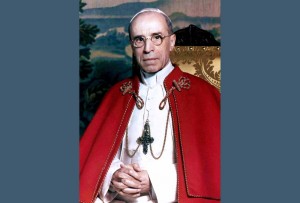 Porträt des verehrten Papstes Pius XII - Michael Pitcarin [Public domain]